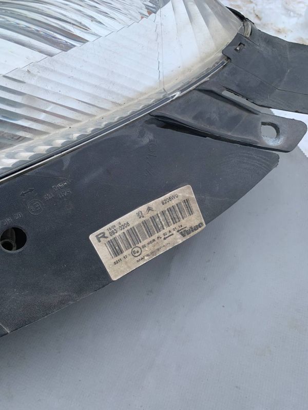 Фари передні права ліва Peugeot/Citroen Xsara Picasso 