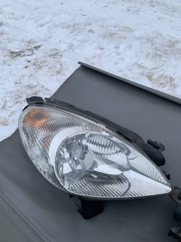 Фари передні права ліва Peugeot/Citroen Xsara Picasso 