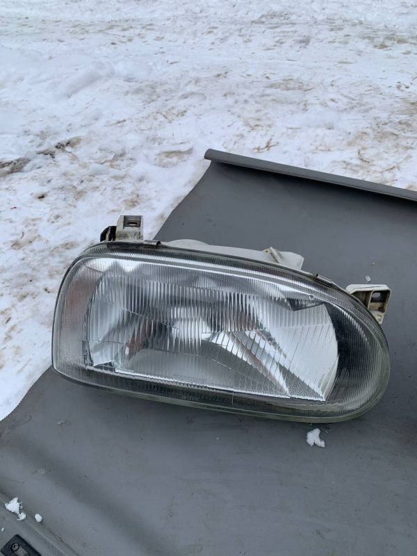 Фари передні ліва права Фольксваген Гольф Volkswagen Golf 3