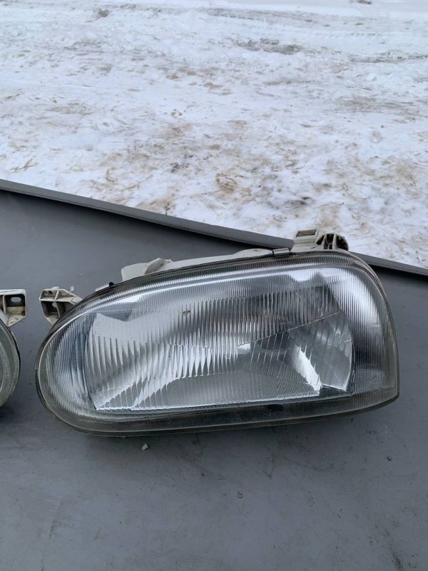 Фари передні ліва права Фольксваген Гольф Volkswagen Golf 3