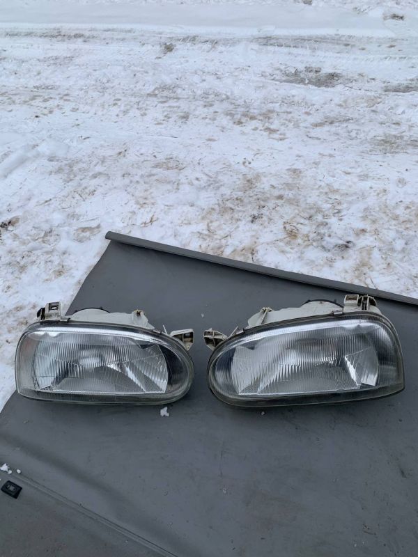 Фари передні ліва права Фольксваген Гольф Volkswagen Golf 3