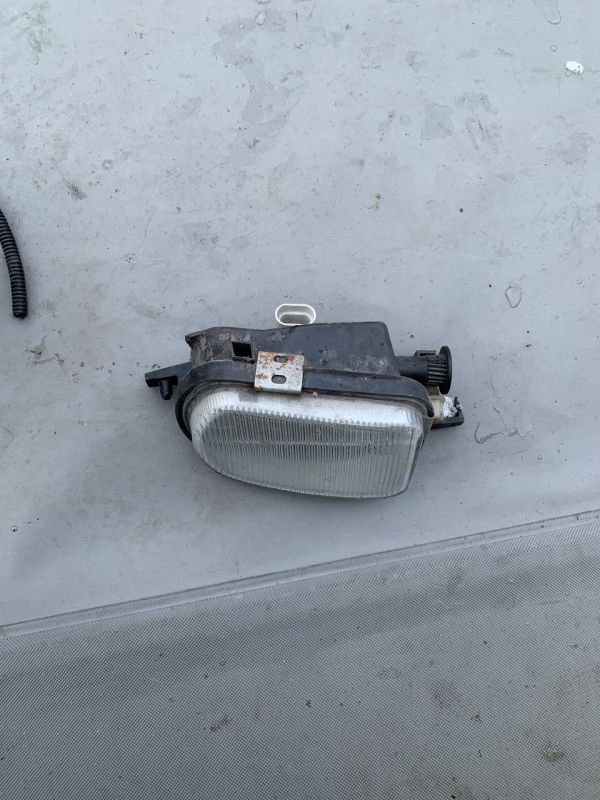Ліва протитуманна фара 2158200556 Mercedes Benz C W203 2000-2007 УЦІНКА
