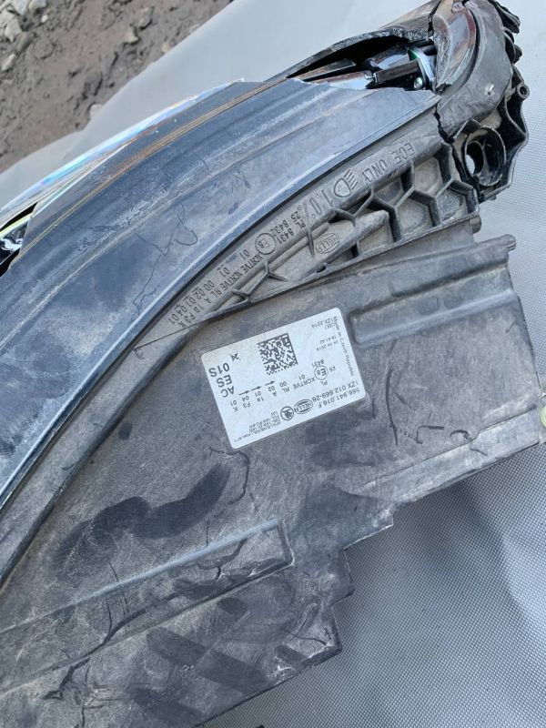 Права передня фара Skoda Kodiaq Є пошкодження