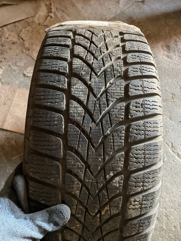 Шина розпаровка одіночка Dunlop 225/50 r17 rsc зима резина