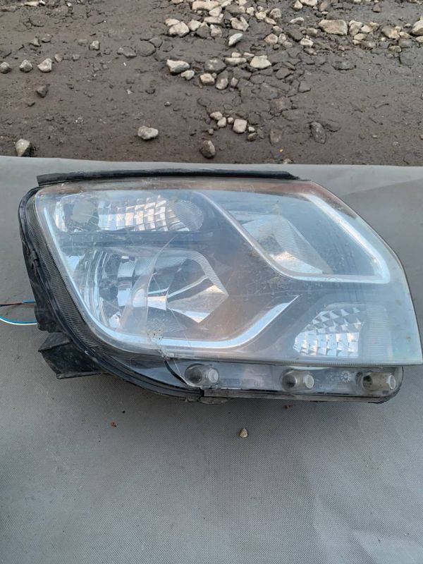 Фара права Renault Duster 2015-2017 Є Пошкодження