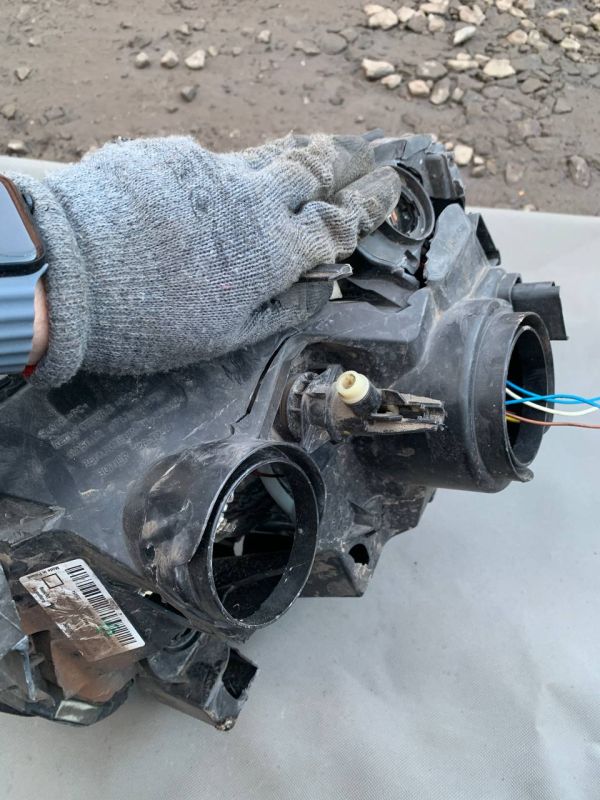 Фара права Renault Duster 2015-2017 Є Пошкодження