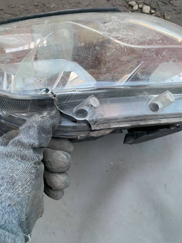 Фара права Renault Duster 2015-2017 Є Пошкодження