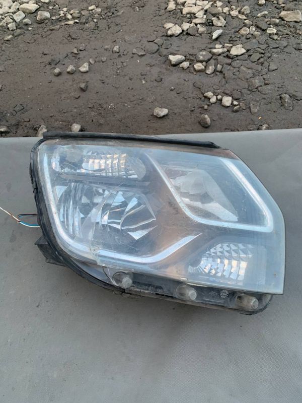 Фара права Renault Duster 2015-2017 Є Пошкодження