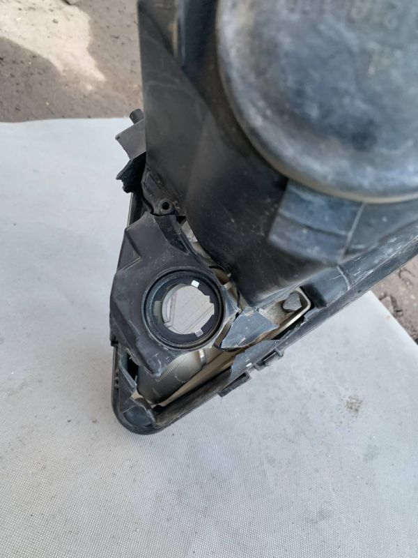  Фара передя права peugeot 308 2014 Є Пошкодження