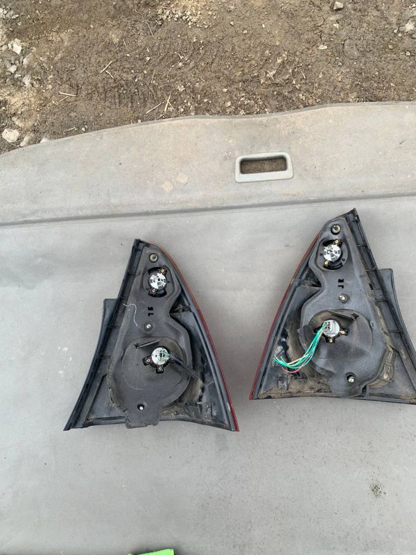 Стопи ліхтарі лівий правий DAIHATSU YRV