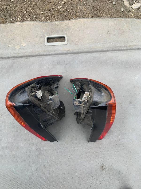 Стопи ліхтарі лівий правий DAIHATSU YRV