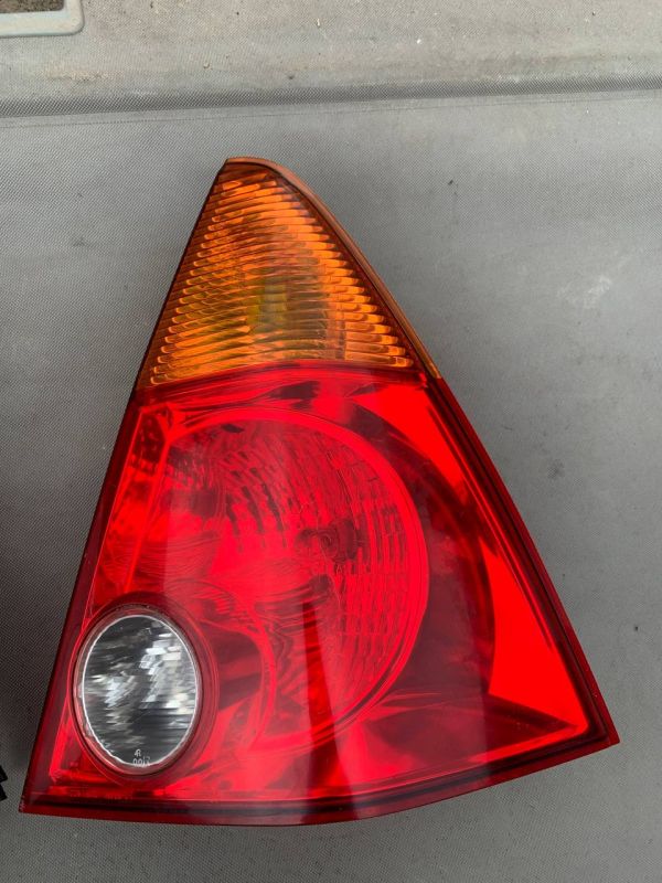 Стопи ліхтарі лівий правий DAIHATSU YRV