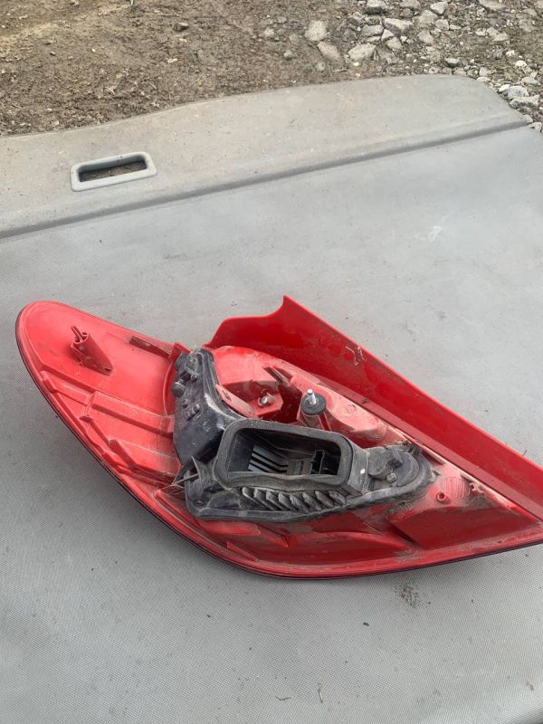 Задній лівий правий ліхтар,стоп фонарь фара задня Peugeot 207 Пежо 207