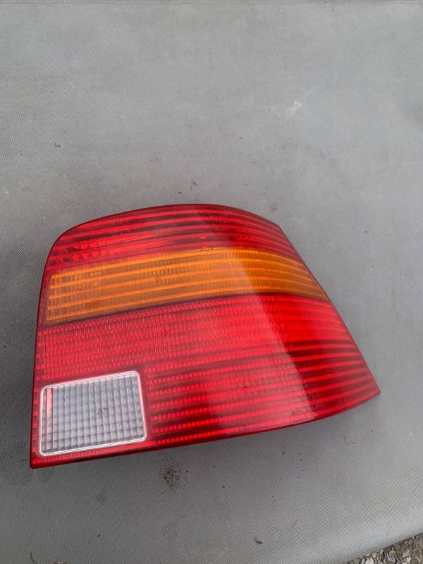 Задні Стопи Фанарі лівий правий Фольксваген Гольф 4 Volkswagen Golf 4 Є Пошкодження