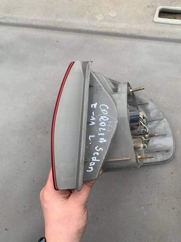 Ліхтар стоп фонарь задній правий лівий Toyota Corolla Седан