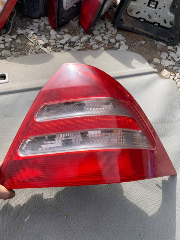 Ліхтар фонарь стоп задній лівий правий Mercedes C-Class W203 Седан