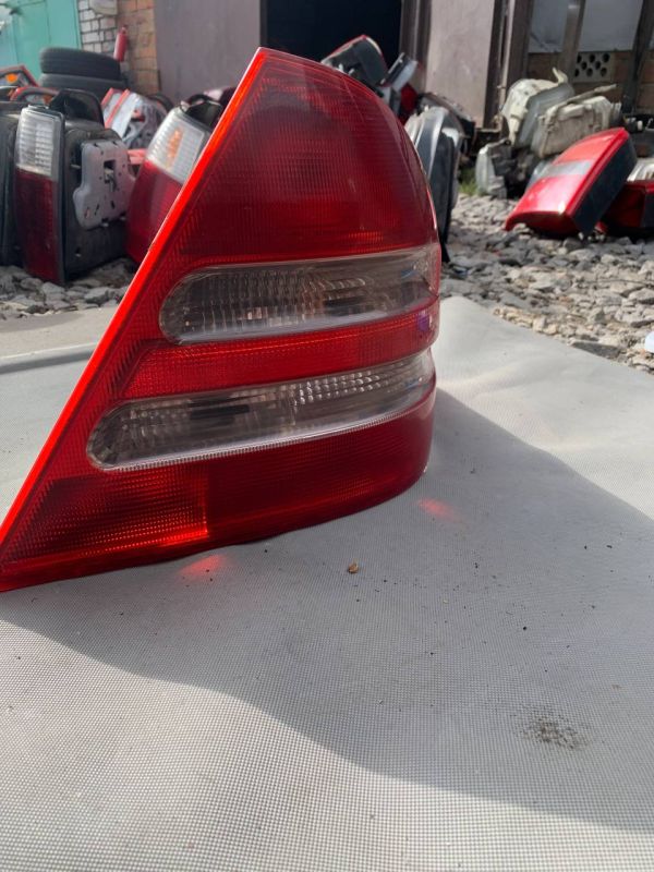 Ліхтар фонарь стоп задній лівий правий Mercedes C-Class W203 Седан