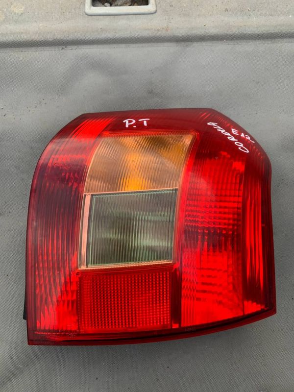Стоп ліхтар фонар правий Toyota Corolla E120 хетчбек 