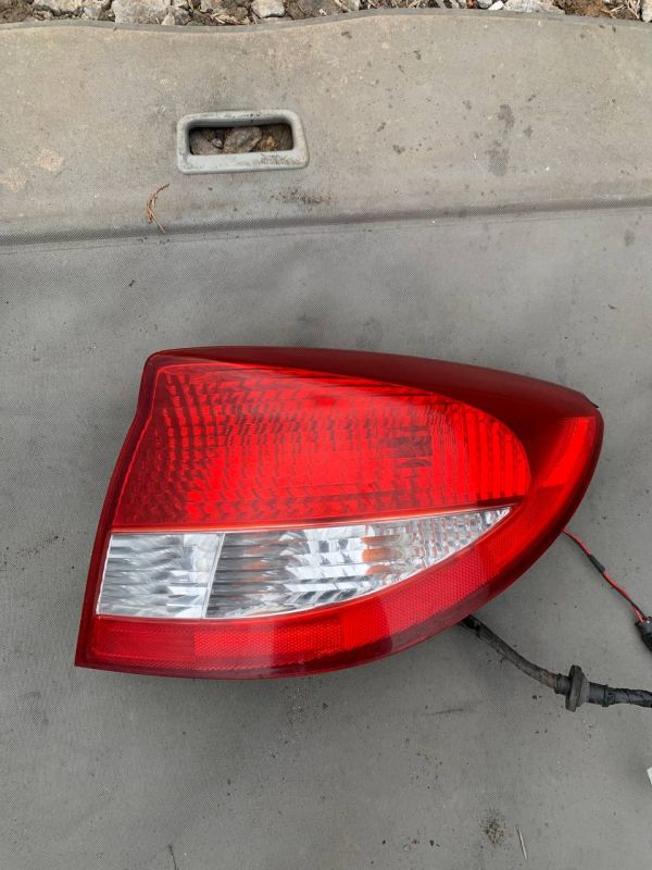 Стоп ліхтар фонарь правий  kia rio седан Уцінка