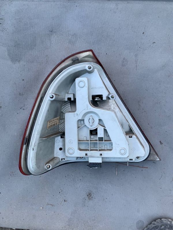 Ліхтар cтоп фонарь задній правий Mercedes C-Class