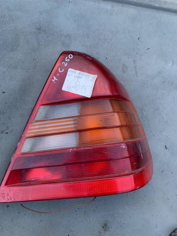 Ліхтар cтоп фонарь задній правий Mercedes C-Class