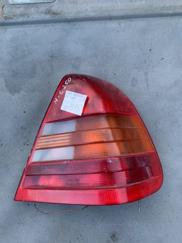 Ліхтар cтоп фонарь задній правий Mercedes C-Class
