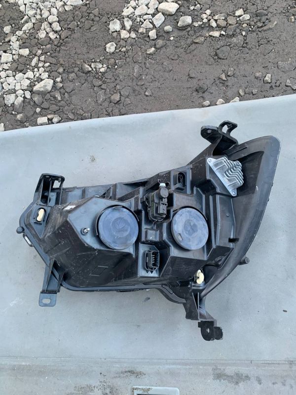  Фара передня передня права renault master 4 Є пошкодження