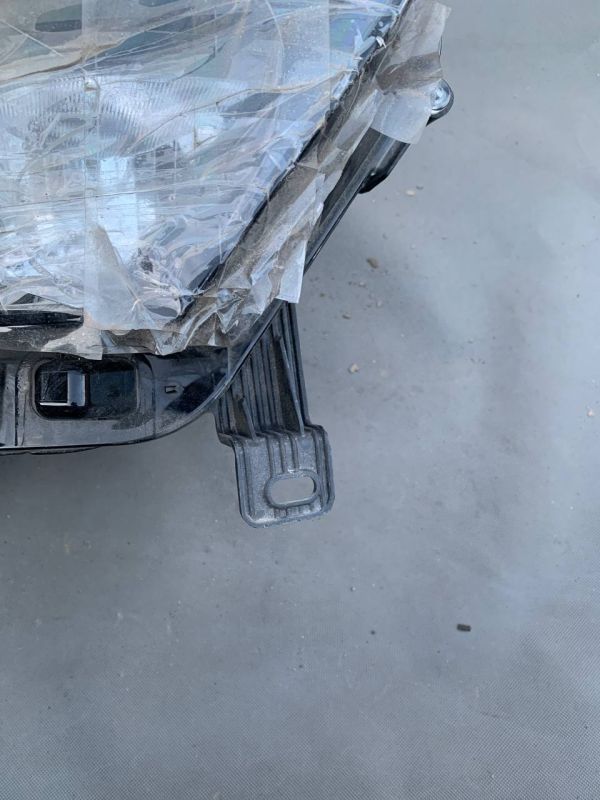  Фара передня передня права renault master 4 Є пошкодження