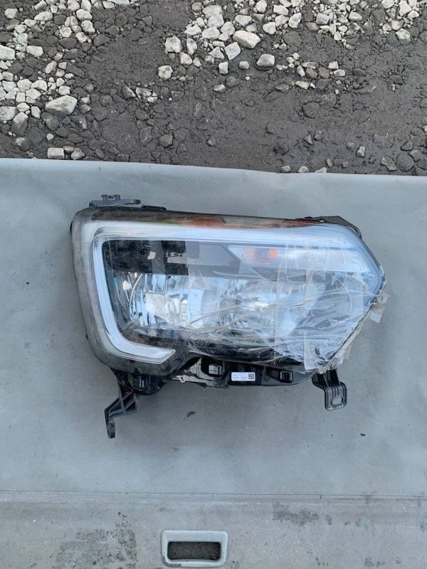  Фара передня передня права renault master 4 Є пошкодження