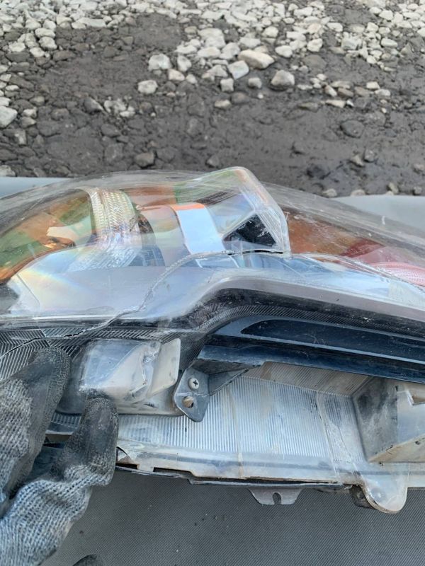 Фара передня права Toyota Hilux 2020-2026 Є Пошкодження