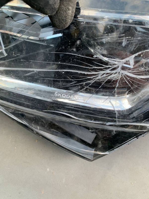 Фара передня ліва Skoda superb 3 рестайлінг led Є Пошкодження