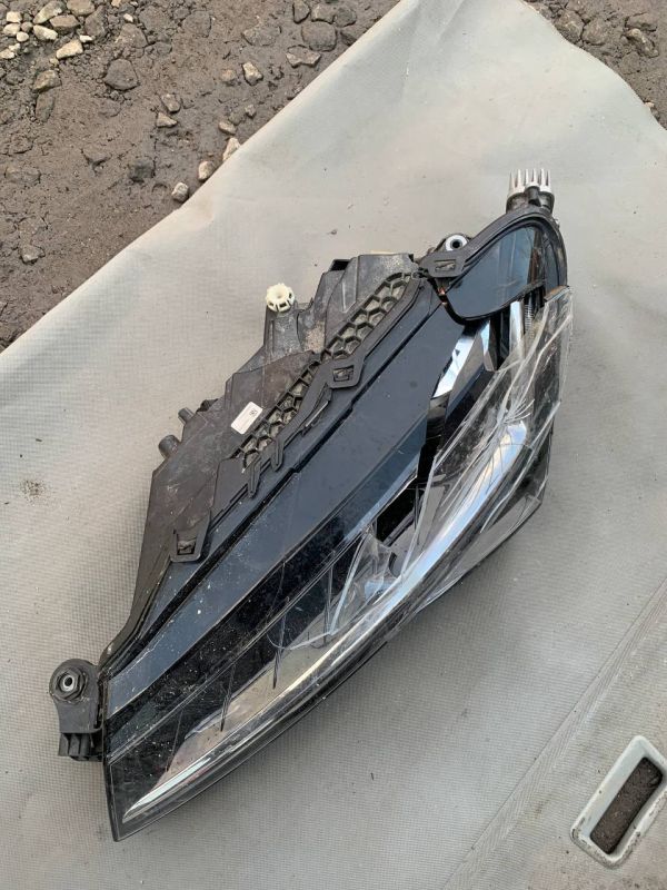 Фара передня ліва Skoda superb 3 рестайлінг led Є Пошкодження