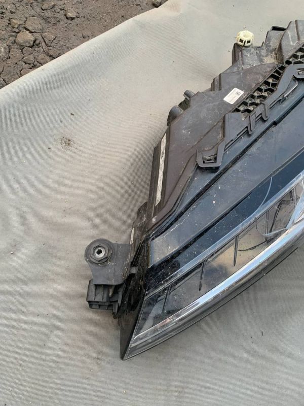 Фара передня ліва Skoda superb 3 рестайлінг led Є Пошкодження