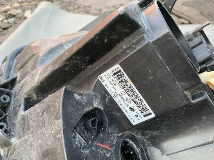 Фара передня права Renault Express 2023 Є Пошкодження