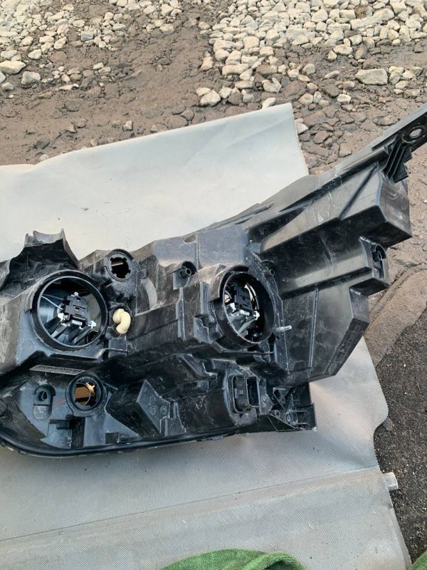 Фара передня права Renault Express 2023 Є Пошкодження