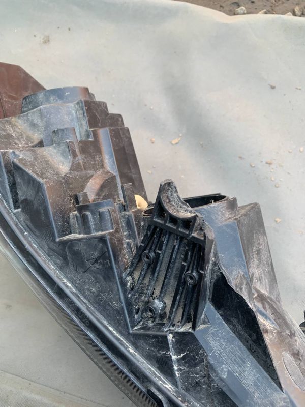 Фара передня права Renault Express 2023 Є Пошкодження