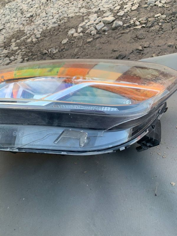 Фара передня права Renault Express 2023 Є Пошкодження