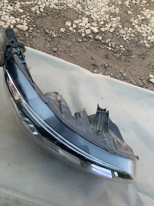 Фара передня права Renault Express 2023 Є Пошкодження