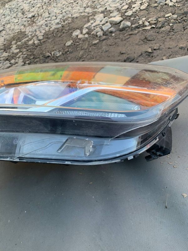 Фара передня права Renault Express 2023 Є Пошкодження