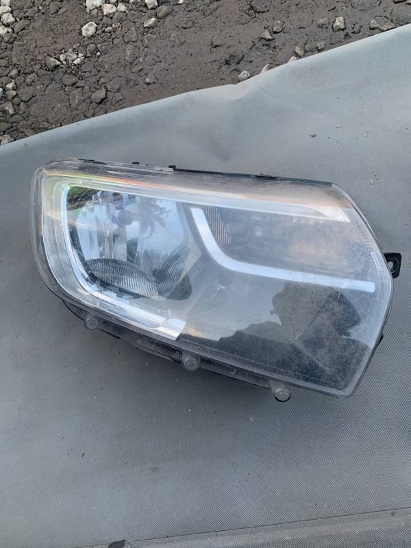 Фара передня права Renault Logan / Sandero Є Пошкодження