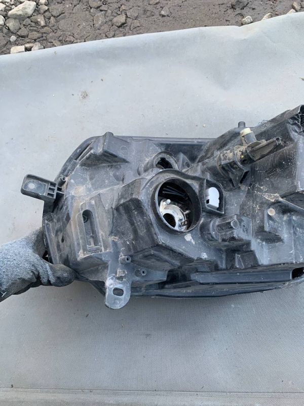 Фара передня права Renault Logan / Sandero Є Пошкодження