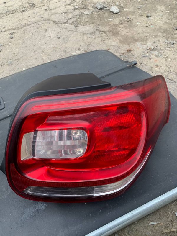 Стопи ліхтарі лівий правий фонарь Citroen DS3 Сітроен ДС3 09-16