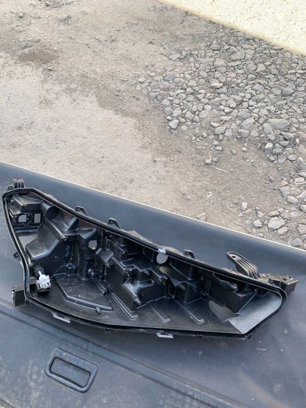 Уцінка Корпус фари правий Toyota corolla cross 22 - 25