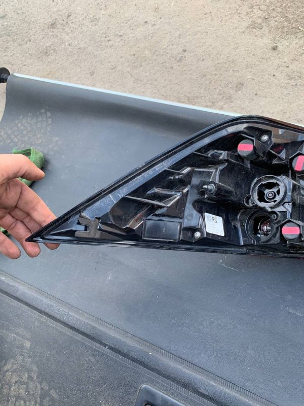 Ліхтар стоп фонарь задній правий Toyota RAV4 з дефектом 