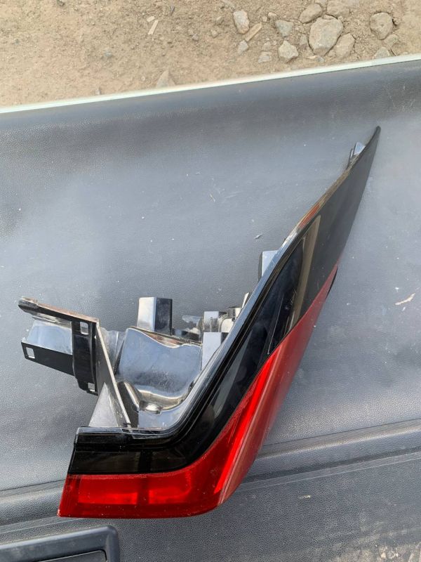 Ліхтар стоп фонарь задній правий Toyota RAV4 з дефектом 