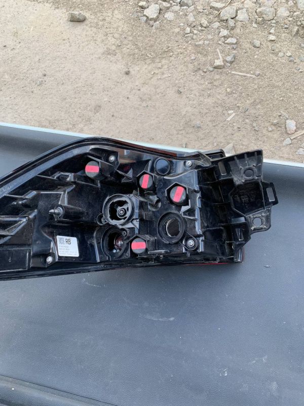 Ліхтар стоп фонарь задній правий Toyota RAV4 з дефектом 