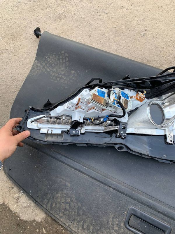 Скло фари ліве праве Toyota camry 70 тойота камрі 70 По запчастинах