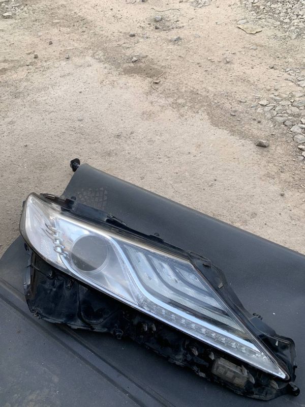 Скло фари ліве праве Toyota camry 70 тойота камрі 70 По запчастинах