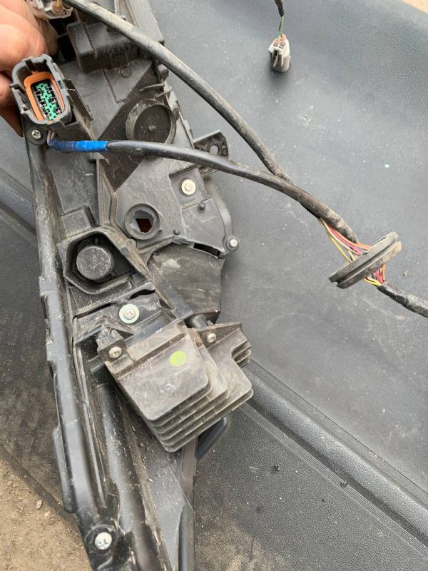 Фара верхня ліва ДХО Nissan rogue t33 оригінал По запчастинах