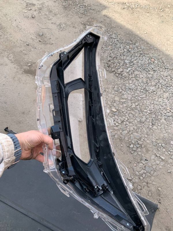 Скло фари праве  Toyota rav 4 уцінка по запчастинах